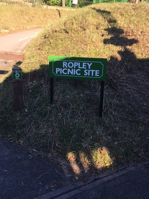 Building Department Pre-Christmas Bulletin 8 Renovated picnic sign Ropley