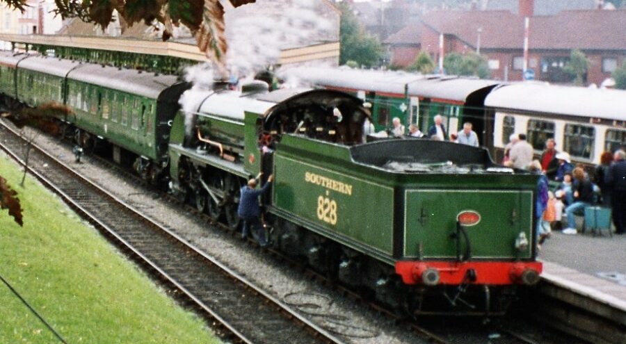 30828 - SR S15 Class