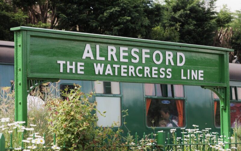 Alresford Station sign - terry_duffell_1661_resized 1000 x 620
